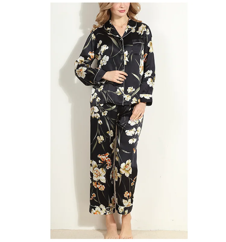 Silk pyjamas for Europe and the United States 100 mulberry silk black printed flowers two sets of gentle