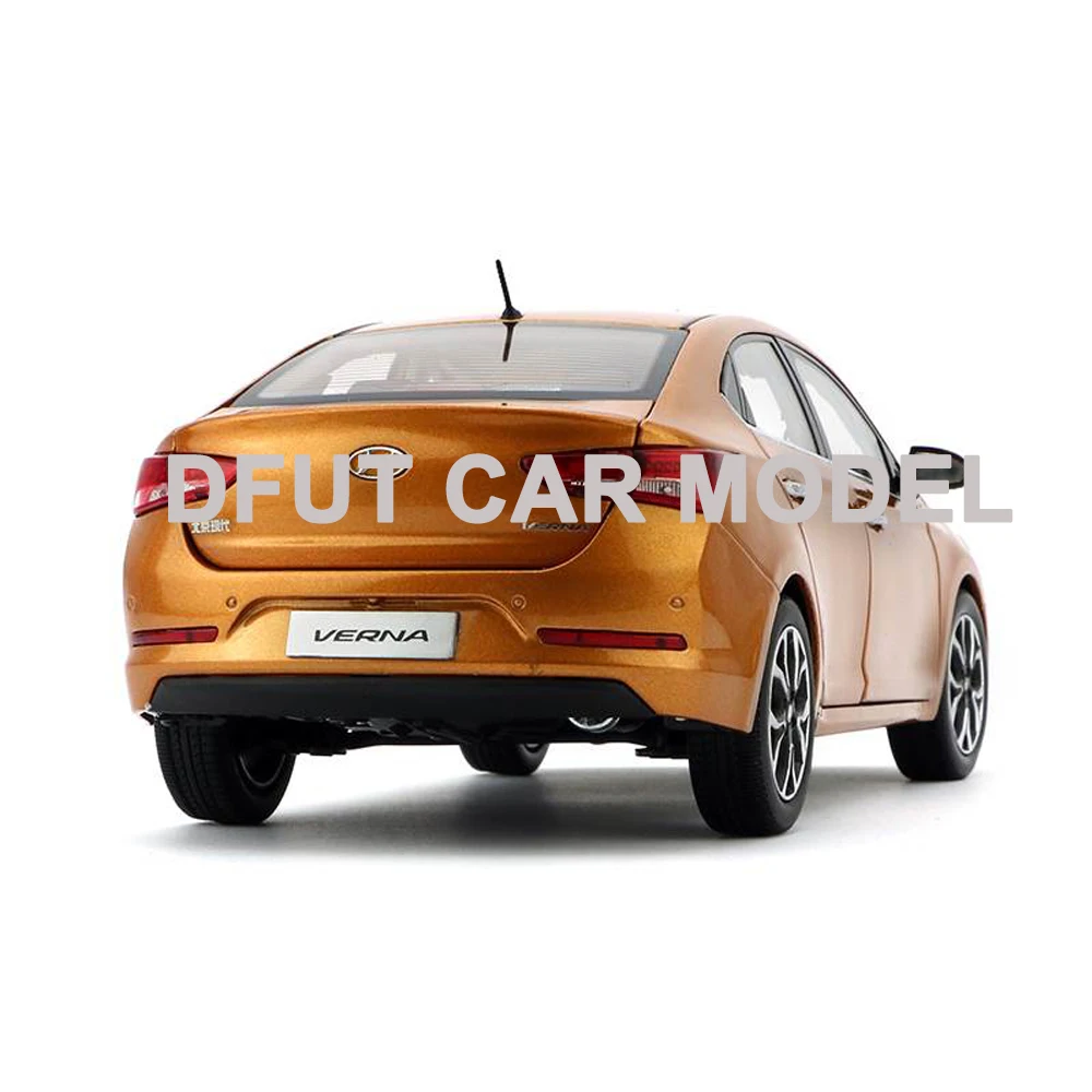 Литье под давлением 1:18 весы VERNA Литой Сплав модель автомобиля игрушка для