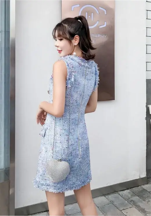 Женское твидовое мини платье без рукавов синее облегающее двубортное карандаш с