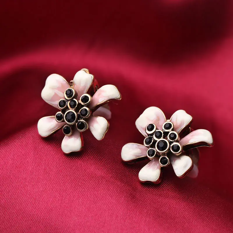 Новинка очарование Античное золото покрытием Аксессуары Эмаль Цветочные