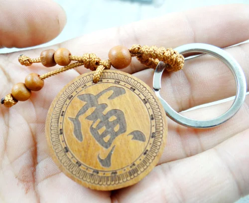 Брелок из красного дерева с трехмерной гравировкой реалистичный брелок Львом