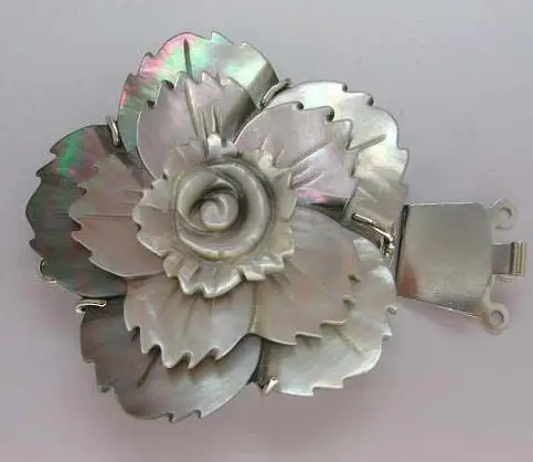 Застежка-цветок с перламутром 45 мм