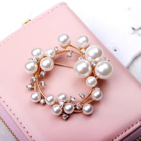 moda yüksek kaliteli alaşım yuvarlak yeni inci rhinestone broşı kadınlar zarif giyim şal atkanı toka pimleri mücevher h1051