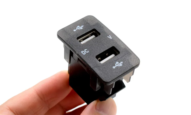 XCGaoon специальный выделенный 5V 4.2A на 2-портный Dual USB Порты и разъёмы автомобиля Зарядное устройство с светодиодный вольтметр разъем адаптера для HONDA/TOYOTA входное напряжение 12 V-24 V