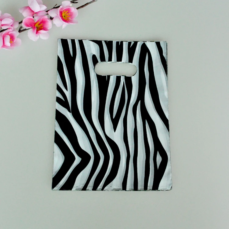 

Wholesale 100pcs/lot 15x20cm Zebra Stripes Design Plastic Bag Cute Charms Boutique Jewelry Packaging Bags Small Candy Gift Bag