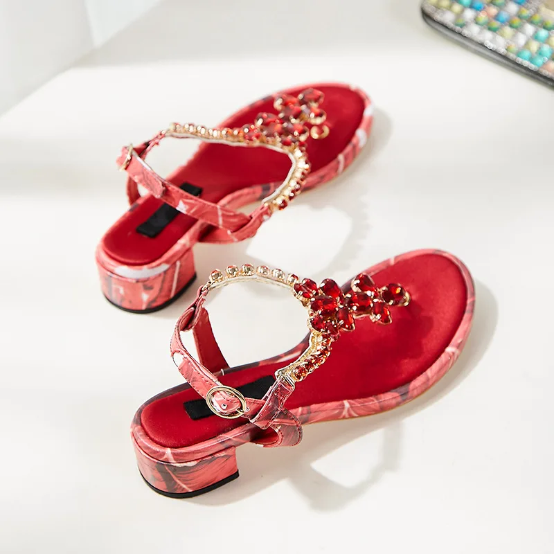 Новинка лета 2018 модные трендовые сандалии с пряжкой и стразами Женские