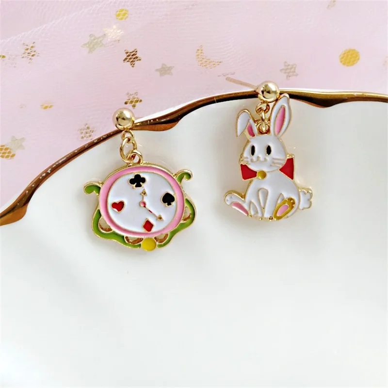2018Japanese Korean fashion cartoon Alice anime rabbit ear clip bunny carrot playing cards asymmetric earrings for women jewelry | Украшения