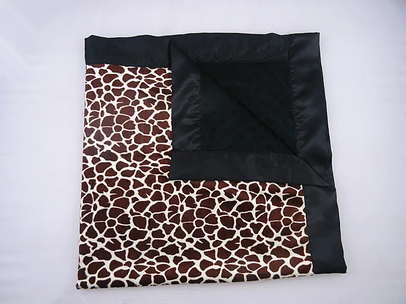 Baby Blanket Giraffe With Black Dots Minkee Satin Trimed | Мать и ребенок