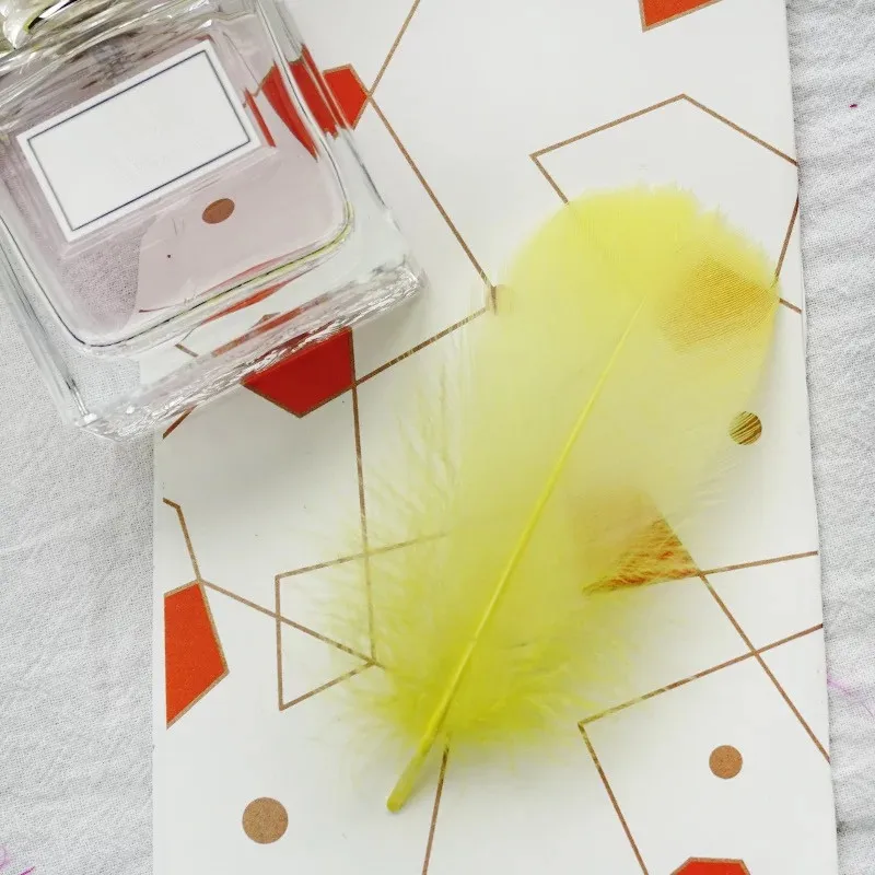 Yellow 100 шт, натуральные гусиные перья 8-12 см, цветные перья лебедя, шлейф для домашнего украшения, рукоделие, украшение для ювелирных изделий - Цвет: Yellow
