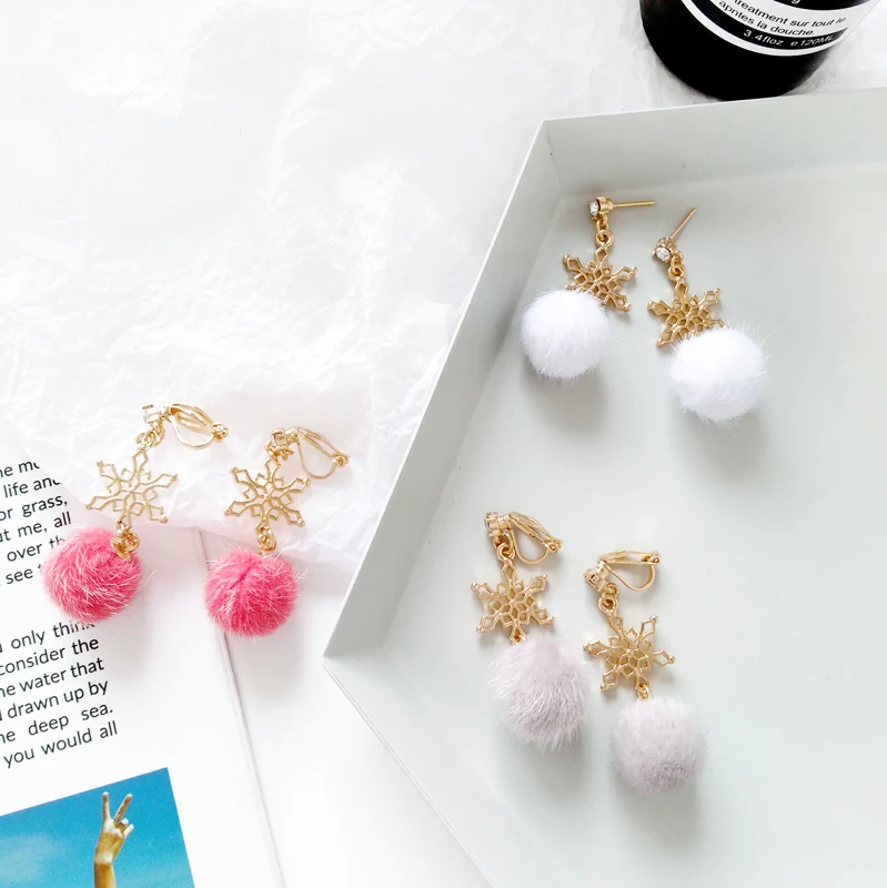 South Korea's temperament contracted and collars Autumn/winter warmth of heart the young girl students lint earring wholesale |
