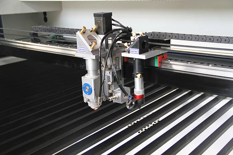 Лазерная резка металла AKJ1610H cnc Металл Тайвань Высокая точность 20 мм