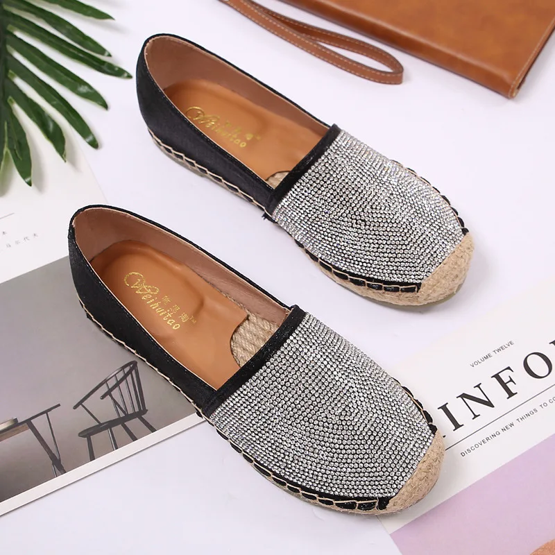 Весенние туфли на плоской подошве с украшением в виде кристаллов женские лоферы