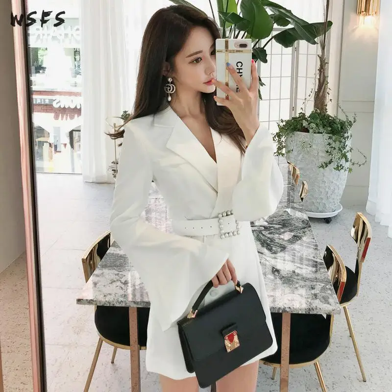 Осенние платья белого и черного цвета с длинным Расклешенным рукавом женское