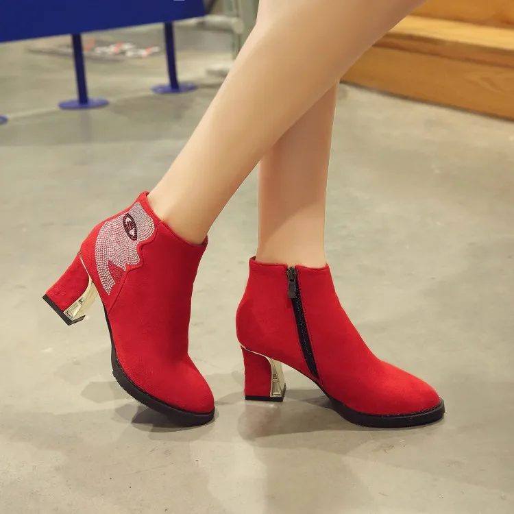 Большие размеры Женские однотонные полусапожки на массивном каблуке украшенные