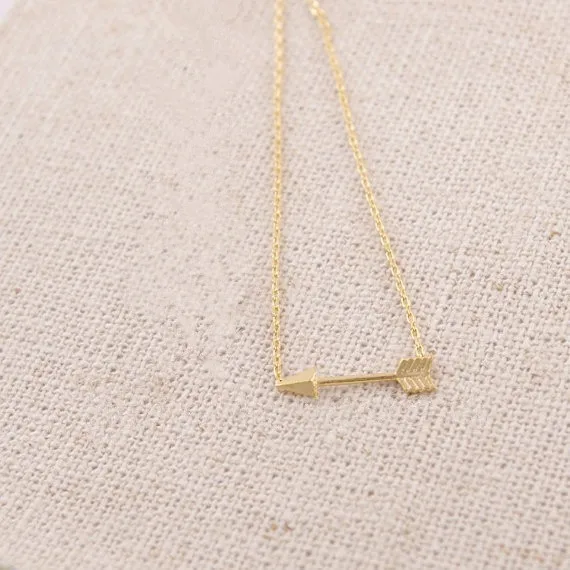 

30 PCS fashion necklace with delicate design, arrow pendant necklace women