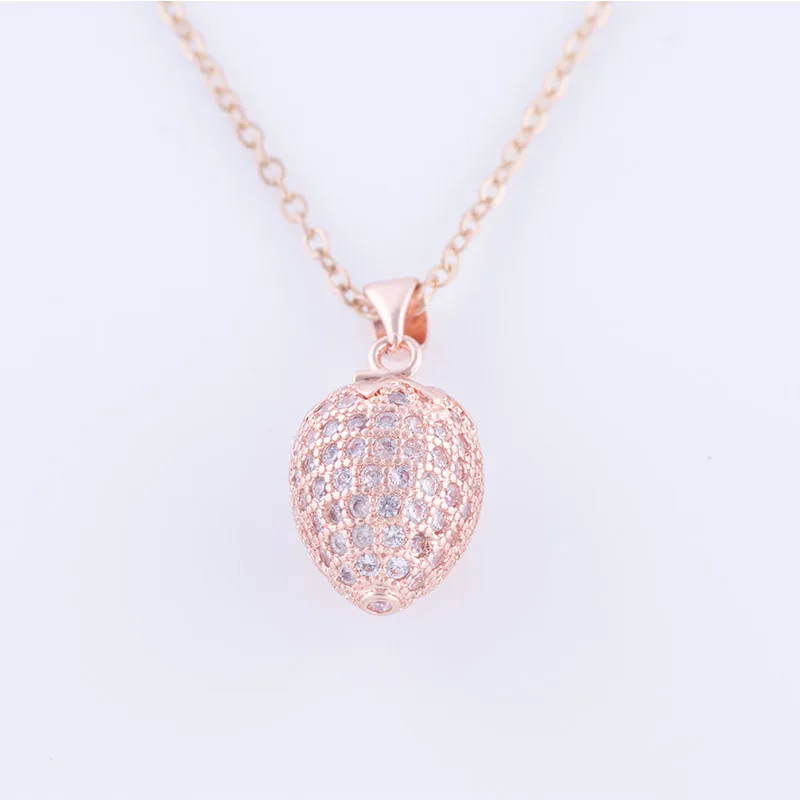 Горячие ювелирные изделия Сияющие циркониевые амулеты &quotКлубника&quot ожерелья и