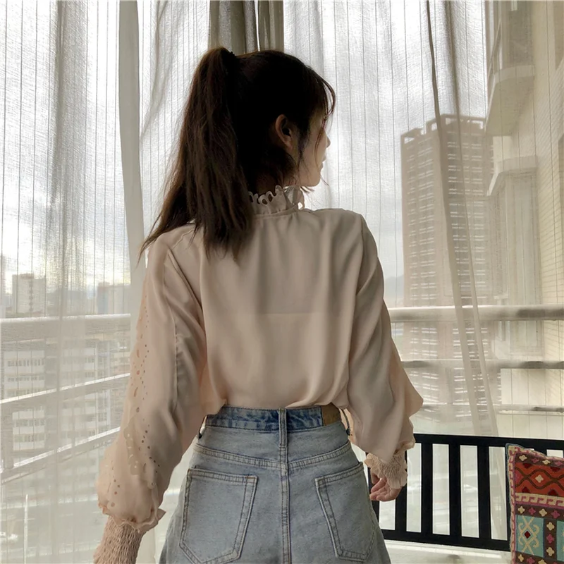 На шнуровке шифон блузки выдалбливают модные рубашки с длинным рукавом