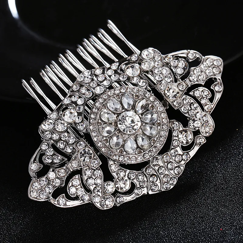 

The new bride adorn the headdress alloy water drill hair comb.