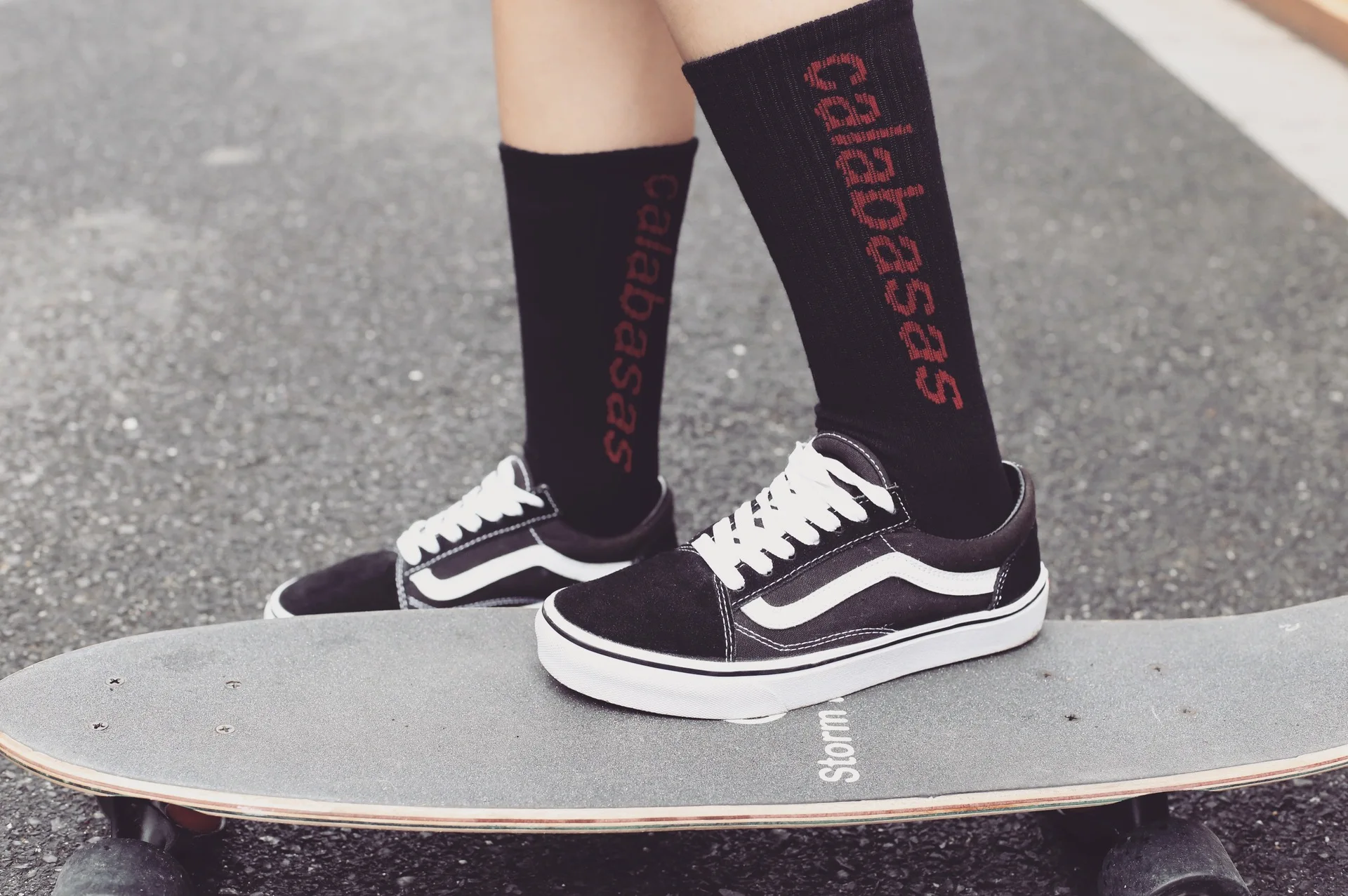 

The new wave of letters socks Harajuku style minimalist skateboard street men and women pure cotton socks