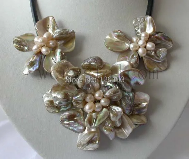 

Charming Real Cultured Pearl White Shell Flower Necklace Leather