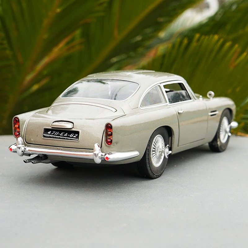 1:18 Масштаб Aston Martin DB5 007 фильм версия брелок для автомобильных ключей литья под