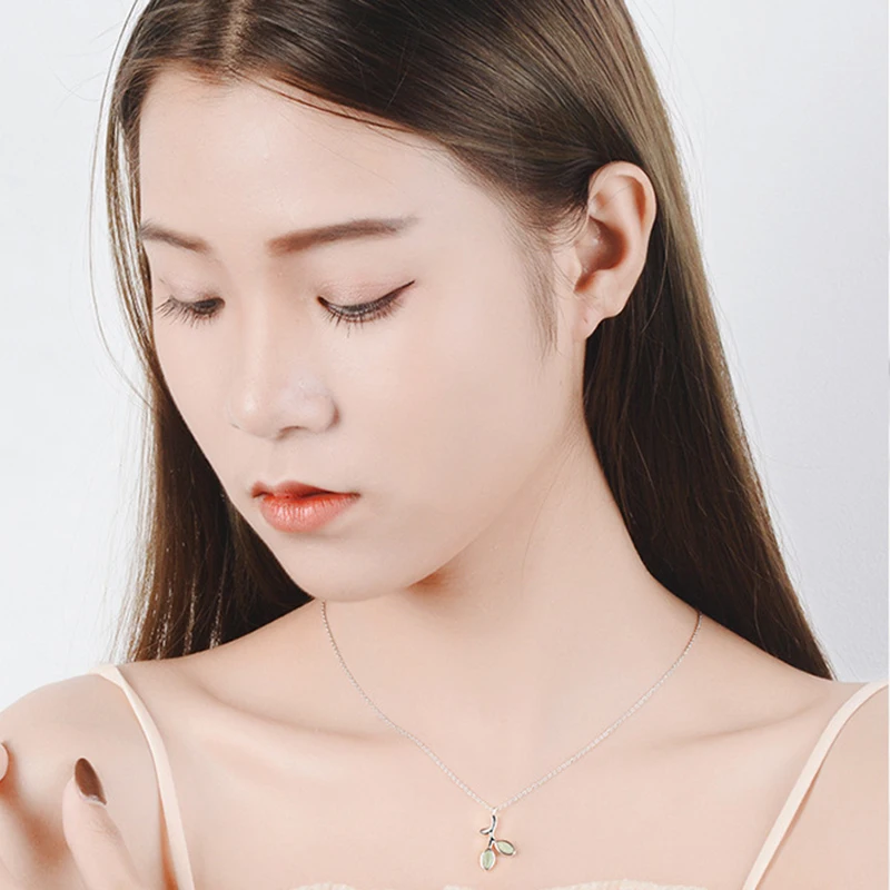 Цепочка с подвеской в виде листьев из серебра 925 пробы зеленым опалом|Ожерелья| |