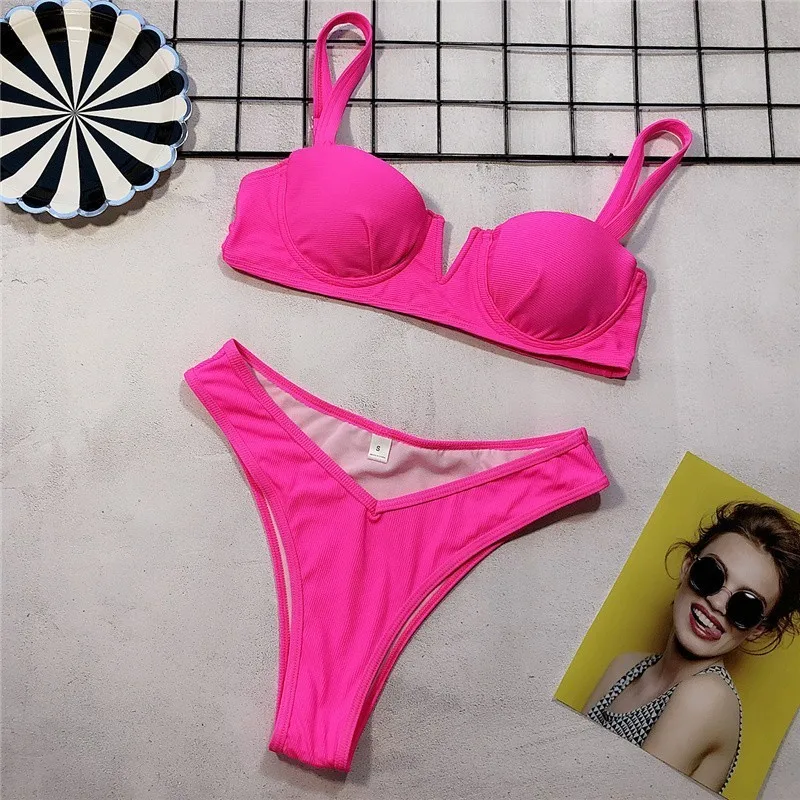 Пикантный купальный костюм в рубчик с v-образным вырезом бикини на косточках