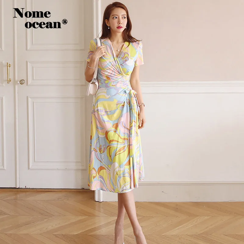 Женское платье миди с цветочным принтом в богемном стиле офисное поясом и