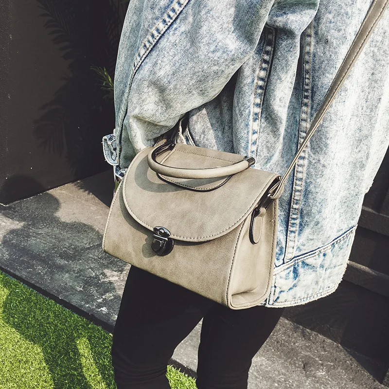 Сумка на плечо женская из искусственной кожи маленький мессенджер через модный