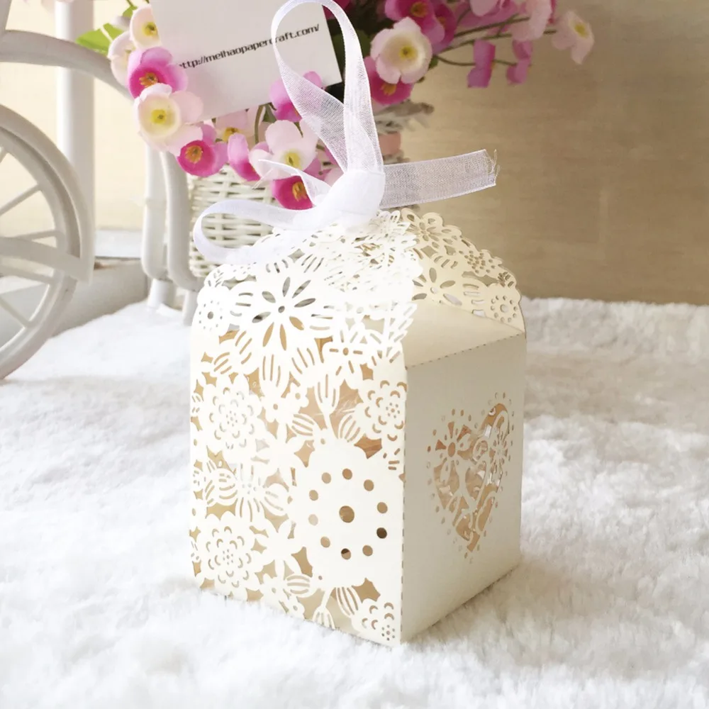 

100pcs Romantic Wedding favors Decor love Heart Candy Cookie Pearl Paper Gift Boxes Wedding Party Candy Box with Free Ribbons