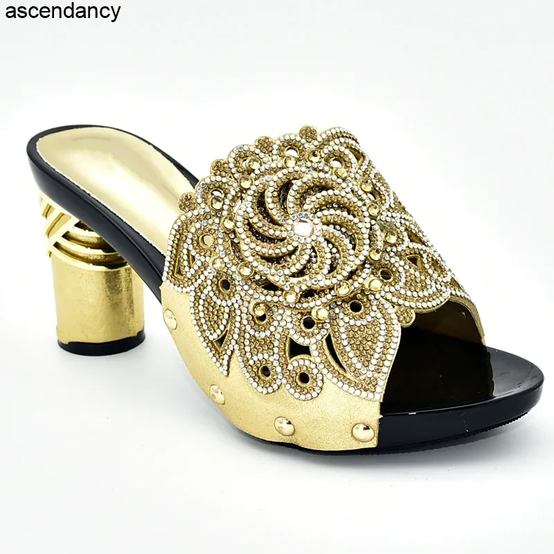 Женские туфли последней модели модные женские шлепанцы женская обувь без