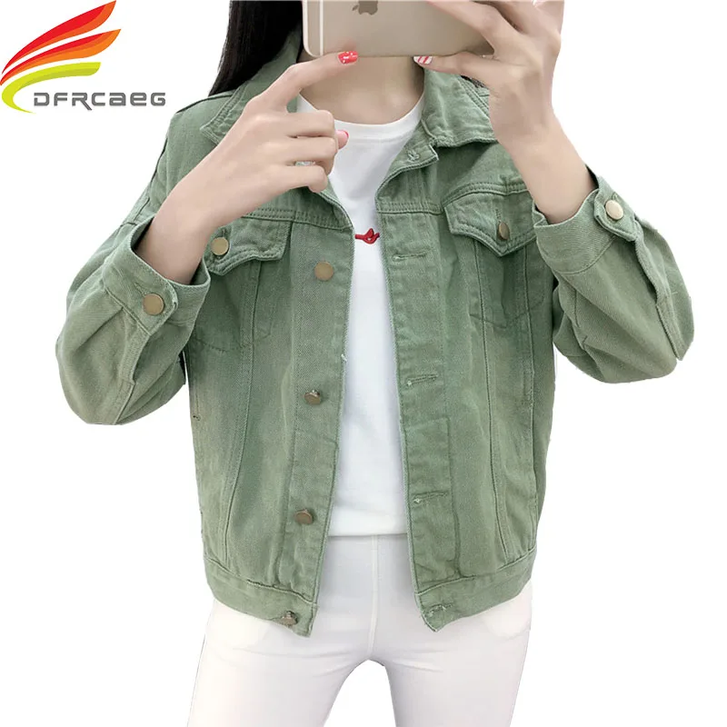 Женская джинсовая куртка с карманами яркая однобортная в уличном стиле на