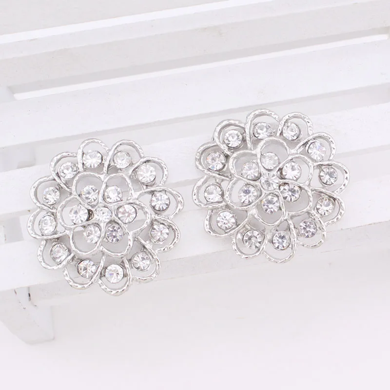 

Big Size 30mm Flower Shoes Shank Buttons Rhinestone Hollow Clasps Hooks For Cloth Embellishments for Wedding Accessories NK042