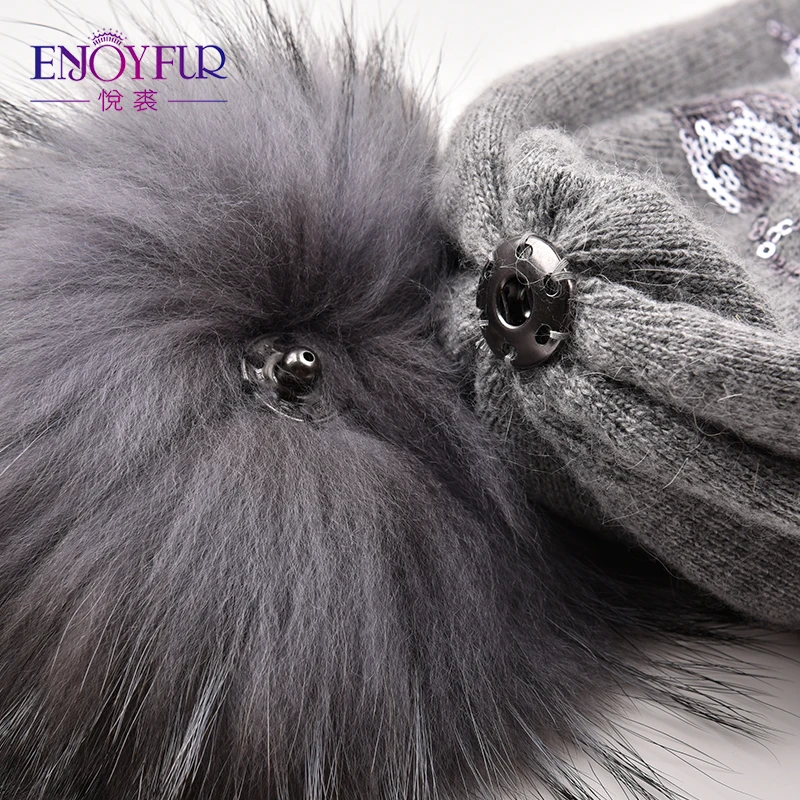 Enjoyfur зима Шапки для Для женщин енота Мех Pom Hat цветок Вышивка двойной Слои вязаный