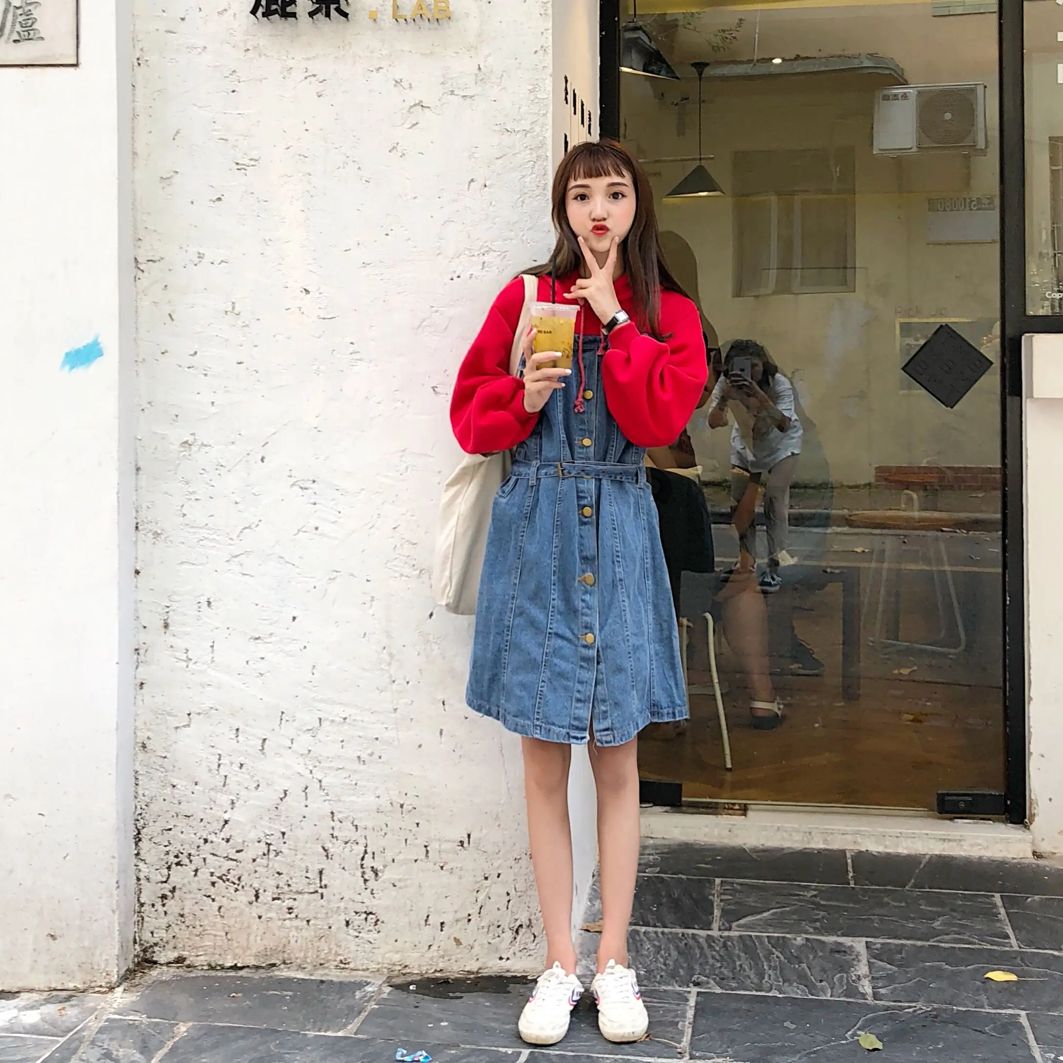 Женское платье свитер с капюшоном весна 2018 сшитое джинсовое средней длины