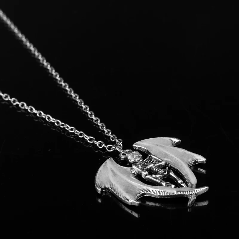 

Halloween Luminous Skull Wings for Women Men Pendant Choker Jewellery Necklaces for Teen Girls
