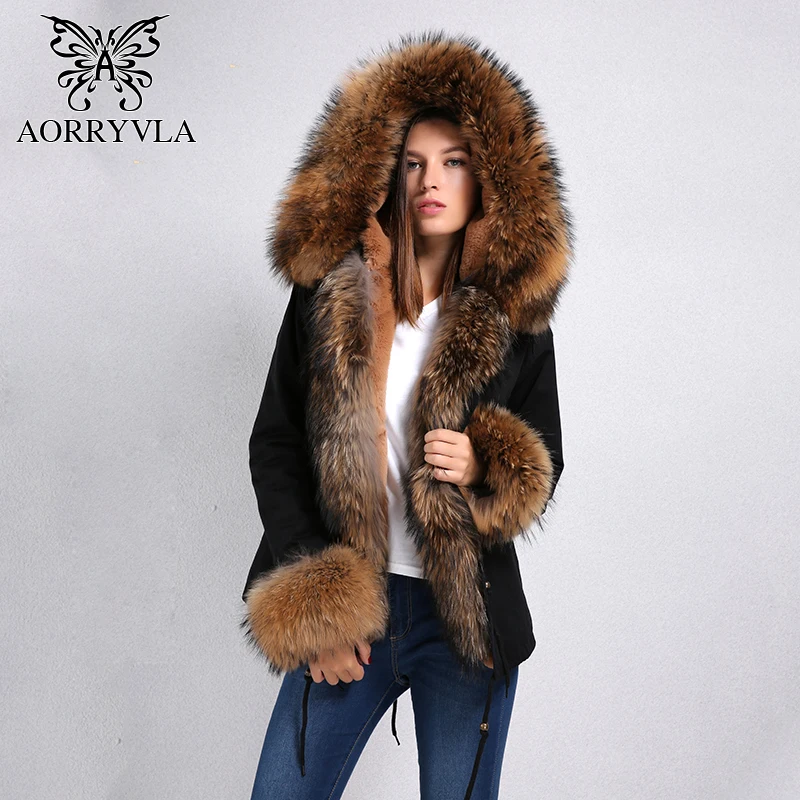 AORRYVLA новые короткие женская меховая парка для зима натурального енота меховой воротник с капюшоном съемный искусственный кролика мех подкладка повседневное теплая куртка