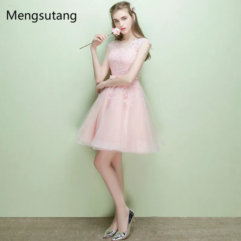 Женское вечернее платье розовое элегантное с круглым вырезом и аппликацией для