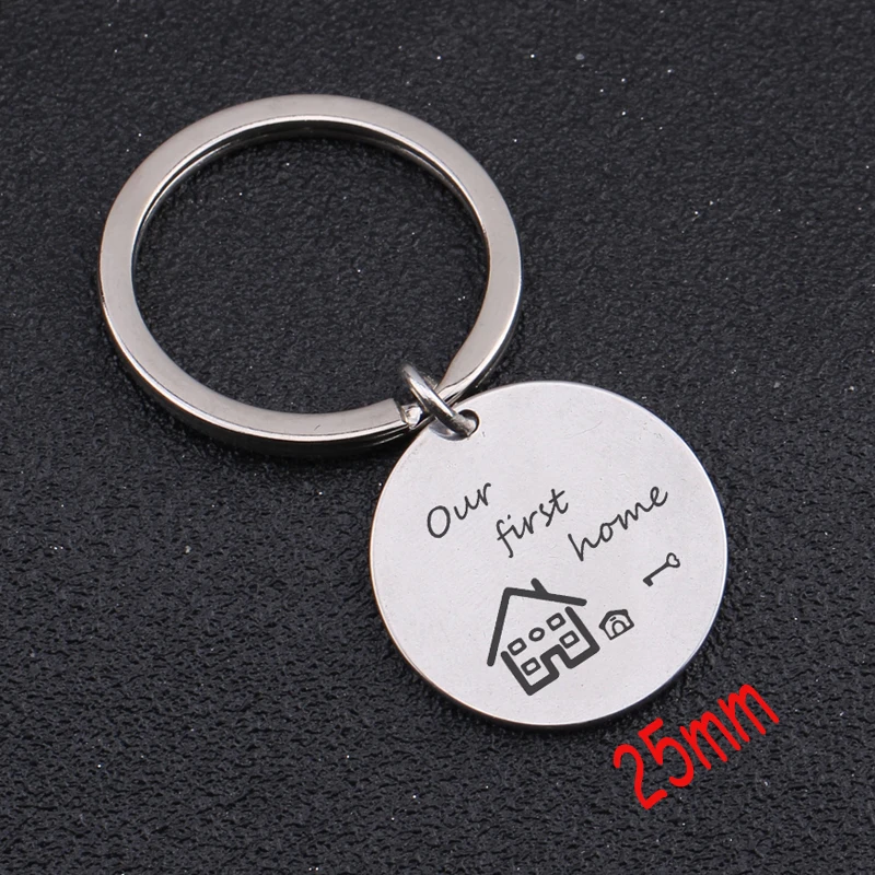 Круглый брелок с гравировкой наш первый домашний Стик фигурка ключ и новоселье