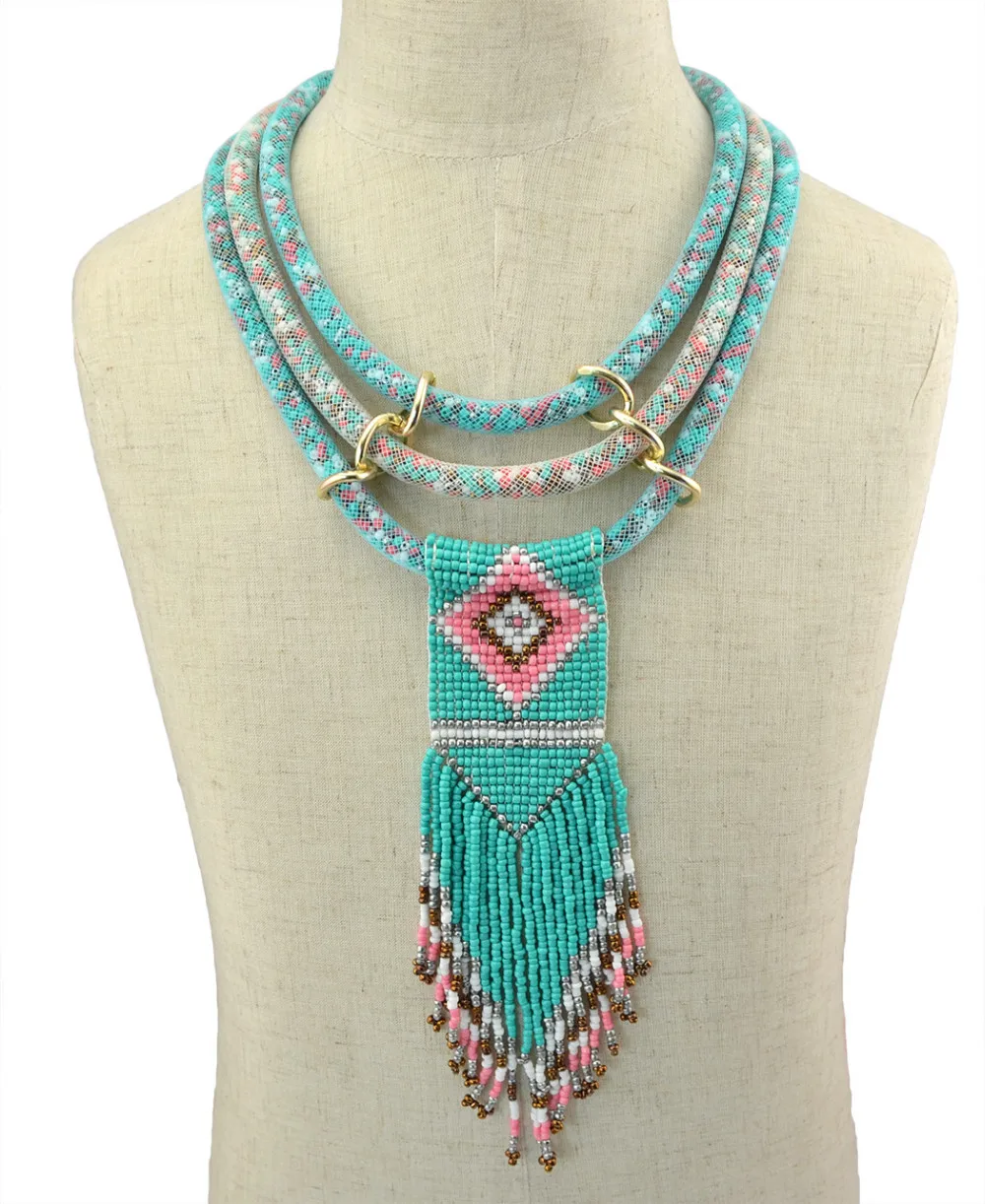 Длинная кисточка из Африканской смолы украшенная бисером женское колье подарки