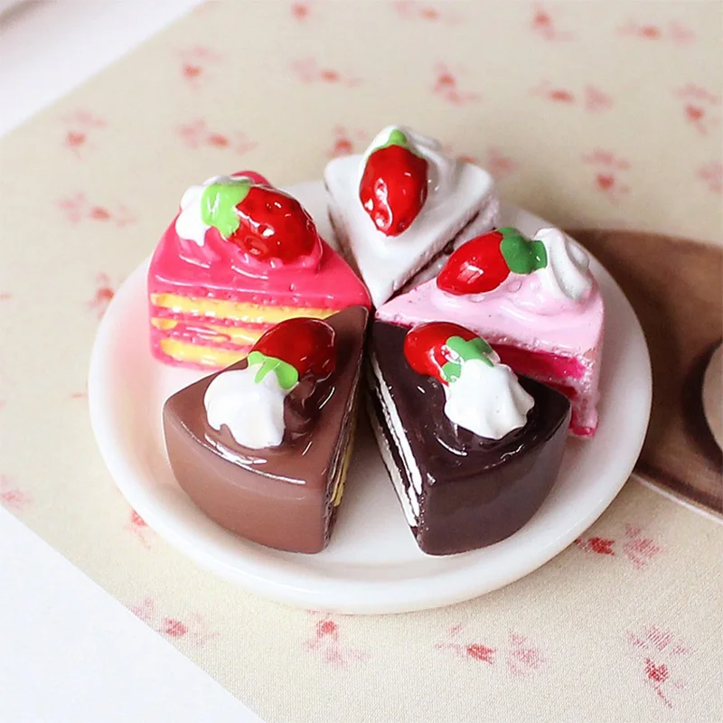 

5pc/lot Colorful Miniature Strawberry Cake Figurine DIY Accessories Doll House Decoration Simulation Food plastic girl toy