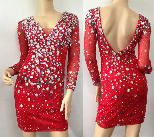 L051 красное и светло голубое платье с длинными рукавами украшенное бусинами