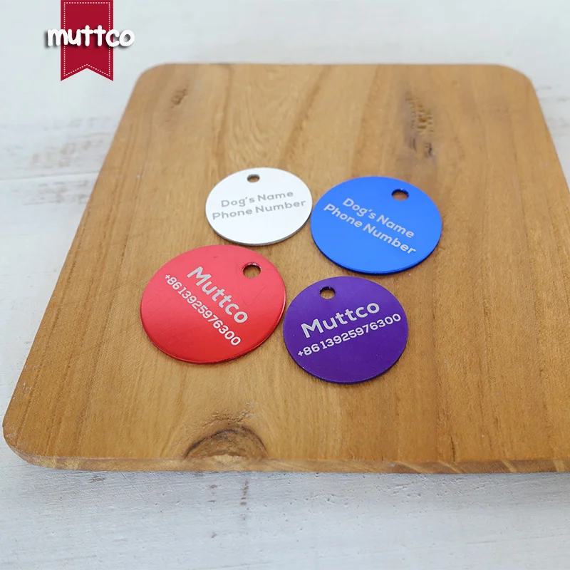 Розничная продажа по низкой цене металлическая гравированная бирка с именем и