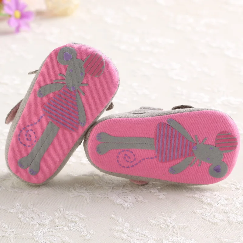 Обувь для маленьких девочек милая хлопковая обувь первых шагов с мультяшным