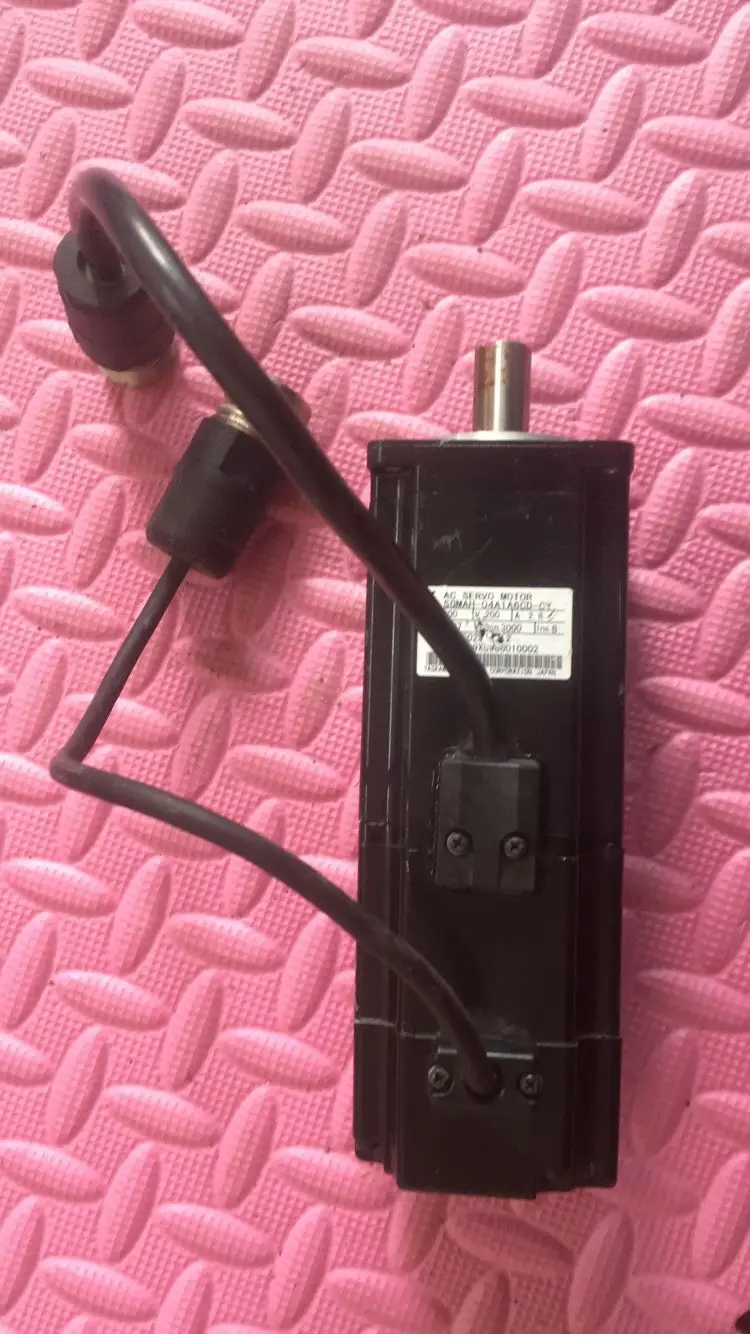

Servo motor SGMAH-04A1A6CD-CY , Used one , 90% appearance new , 3 months warranty , fastly shipping