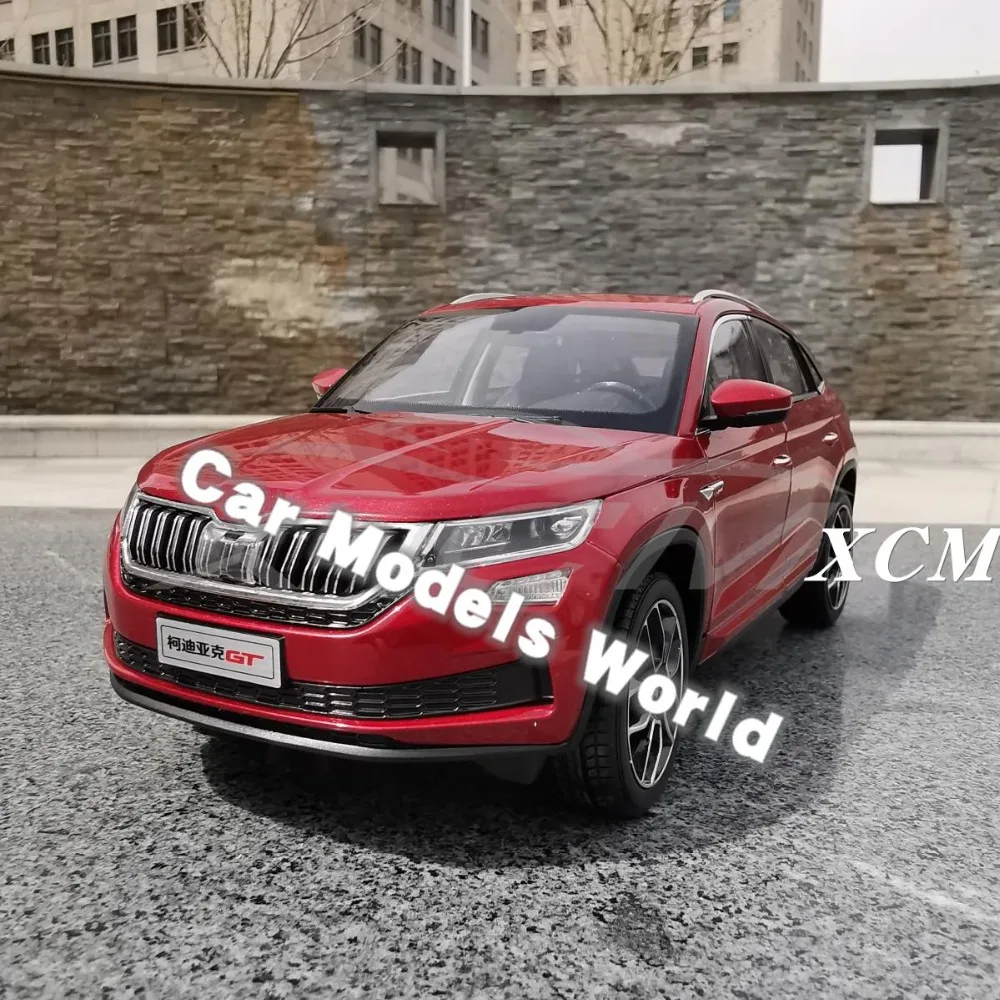 Модель литая автомобиля для внедорожника Kodiaq GT 1:18 (красный) + небольшой
