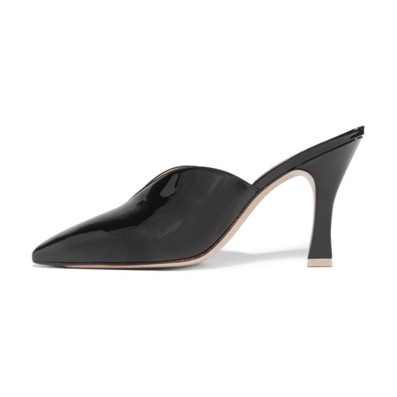 Женские черные туфли-лодочки на каблуке с острым носком и котятами летние