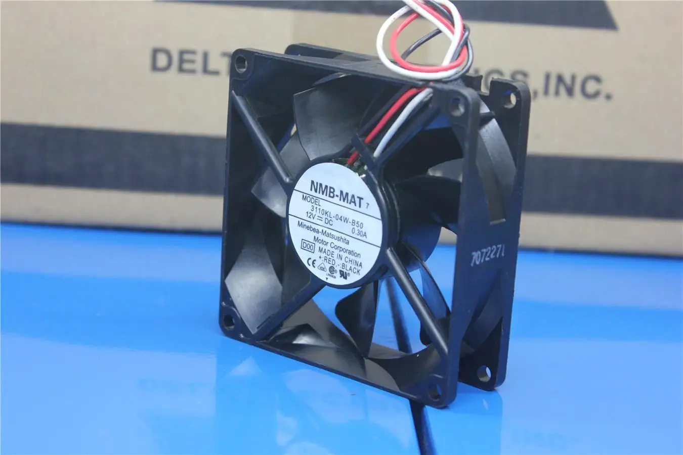 

3110KL-04W-B50 12V 0.30A original 80 * 80 * 25 axial fan