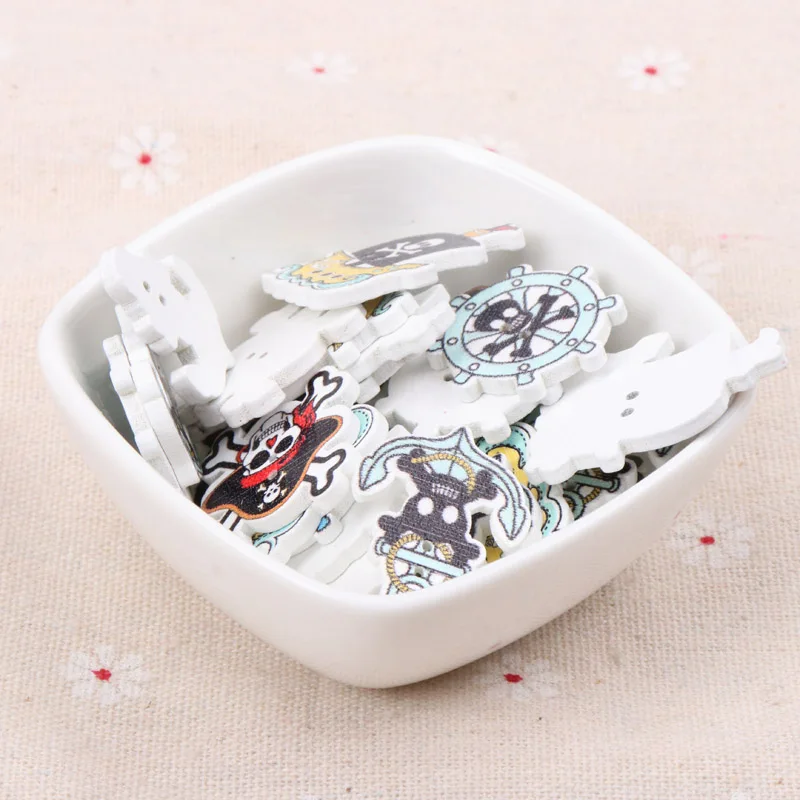 20 шт./партия деревянные пуговицы череп и руль 2 отверстия для шитья на Хэллоуин