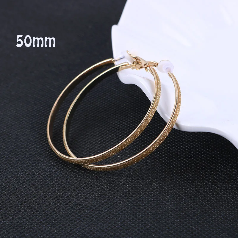 50mm gold Мода Большой Средний небольшой круг цвета: золотистый, серебристый блеск дизайн клип на серьги в виде тонкого кольца для женщин с подушки Pad без пирсинг - Окраска металла: 50mm gold